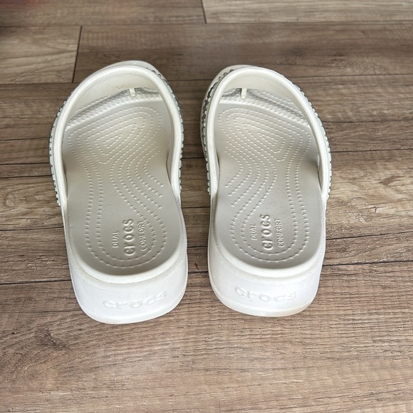 Crocs Monterey Diamanté white flip flop. Size 9 - Picture 2 of 4